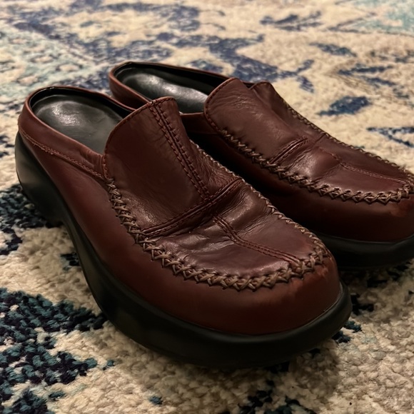 Dansko Auburn Burgundy Clogs Size 37 - Picture 7 of 8